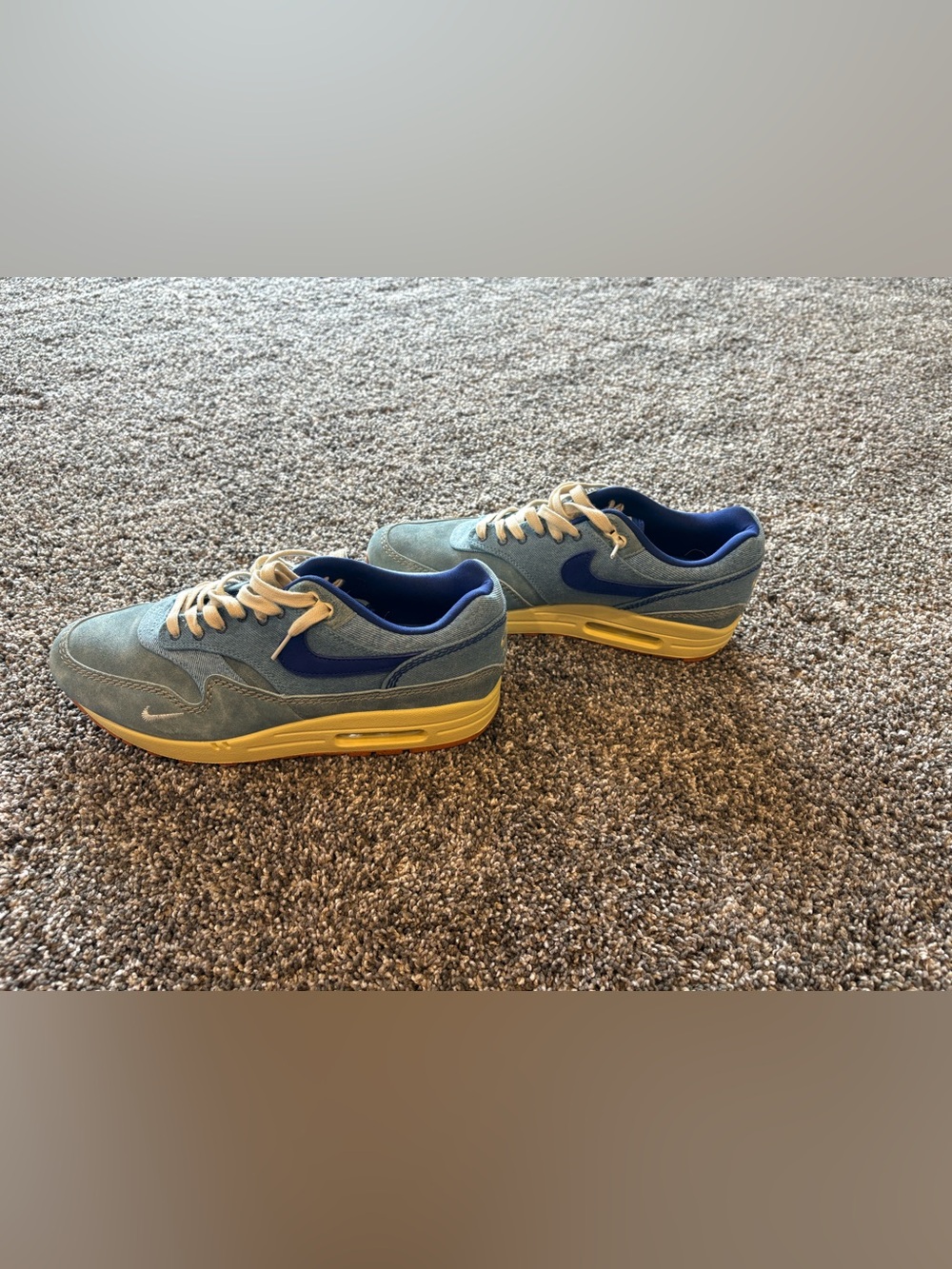 Nike Men's Light Blue and Navy Sneakers with Yellow Sole